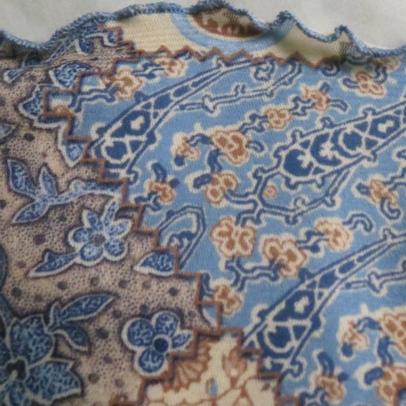 Patterned Flowy Blouse - Picture 8 of 8